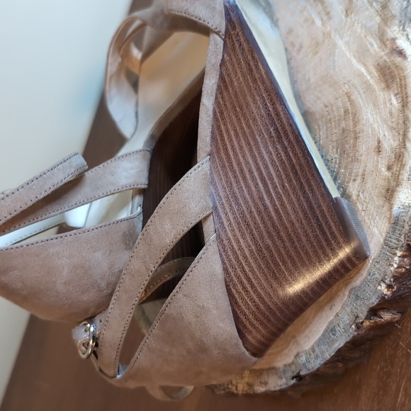 NINE WEST wedge heels with ankle strap- suede nude - Picture 9 of 12